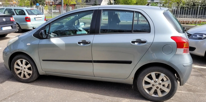 Toyota Yaris cena 13000 przebieg: 235000, rok produkcji 2009 z Poznań małe 211